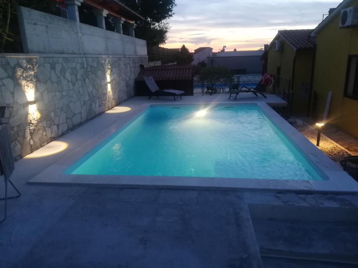 Kamenjak Volme, Cousy House With Pool بنجول المظهر الخارجي الصورة